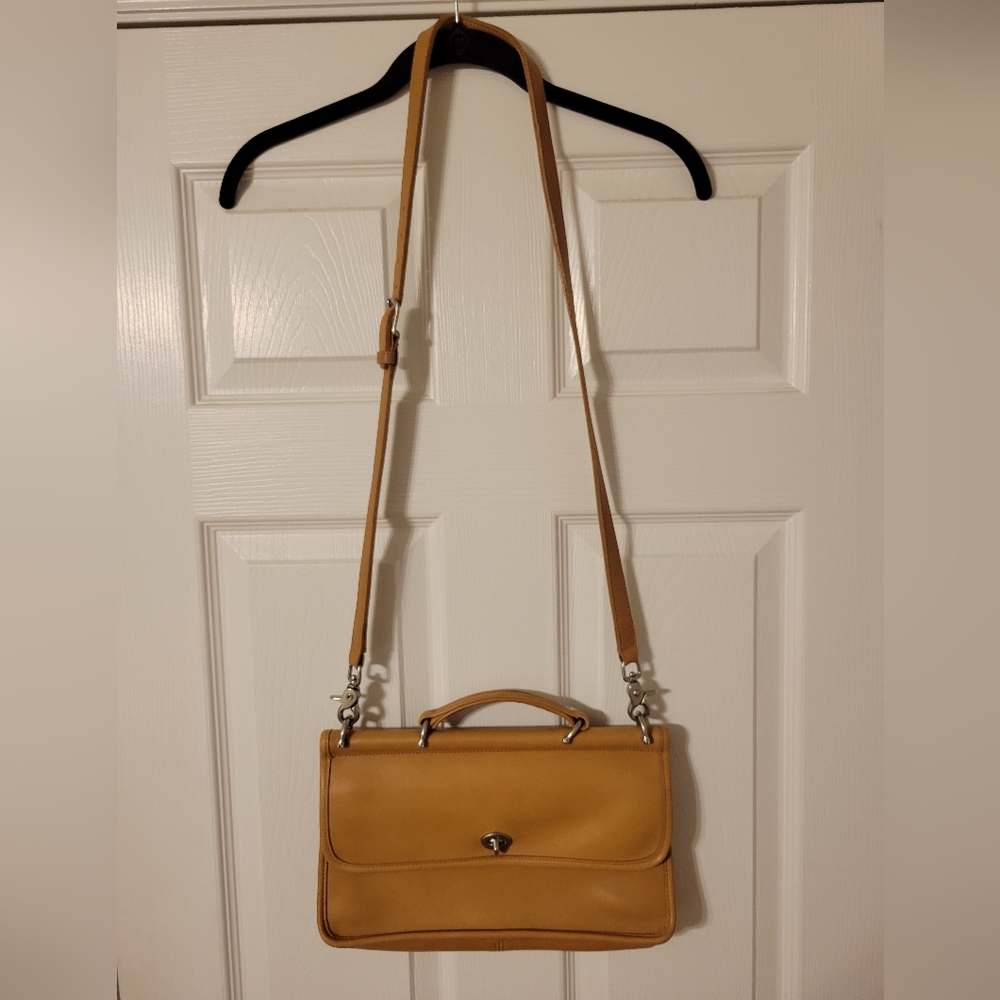 EUC Vintage Coach City Willis